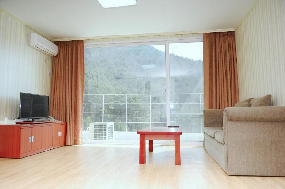 Muju Ilsung Condo Екстериор снимка