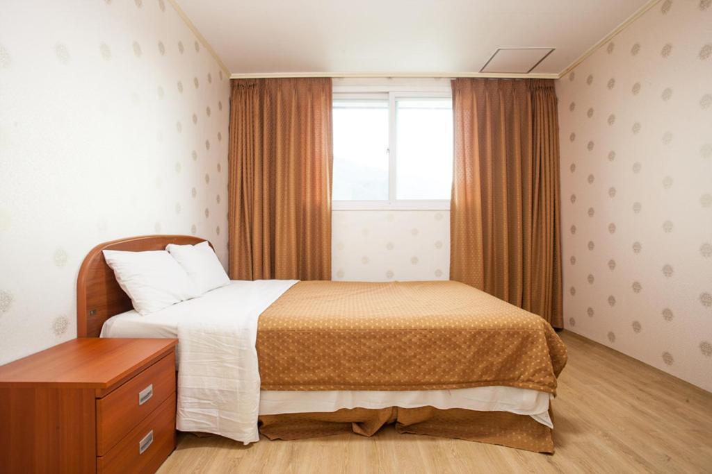 Muju Ilsung Condo Екстериор снимка